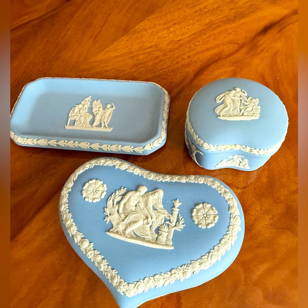 Wedgwood Blue Jasperware 2 trinkets heart boxes and a tray Made In England /Set